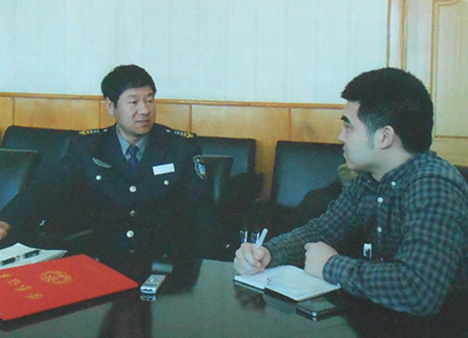 劉永軍接受記者採訪圖片